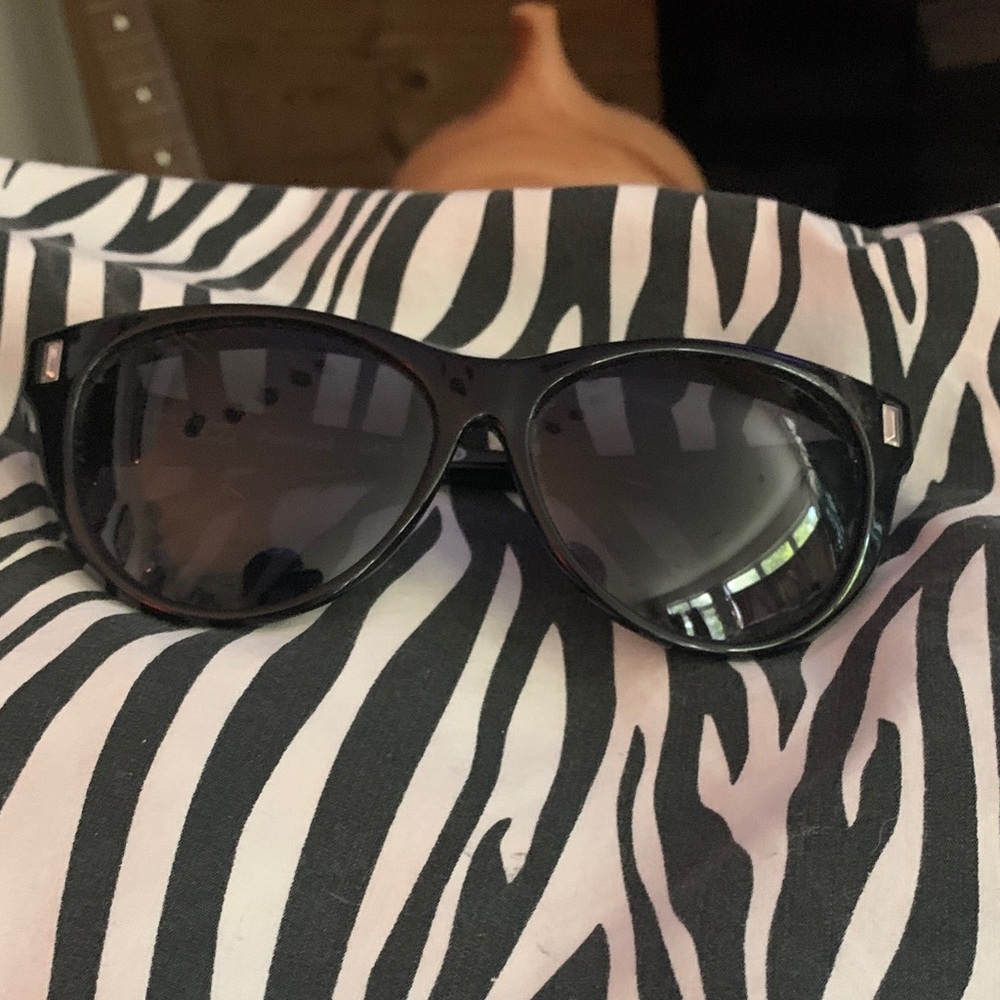 Foster Grant Black Sunglasses